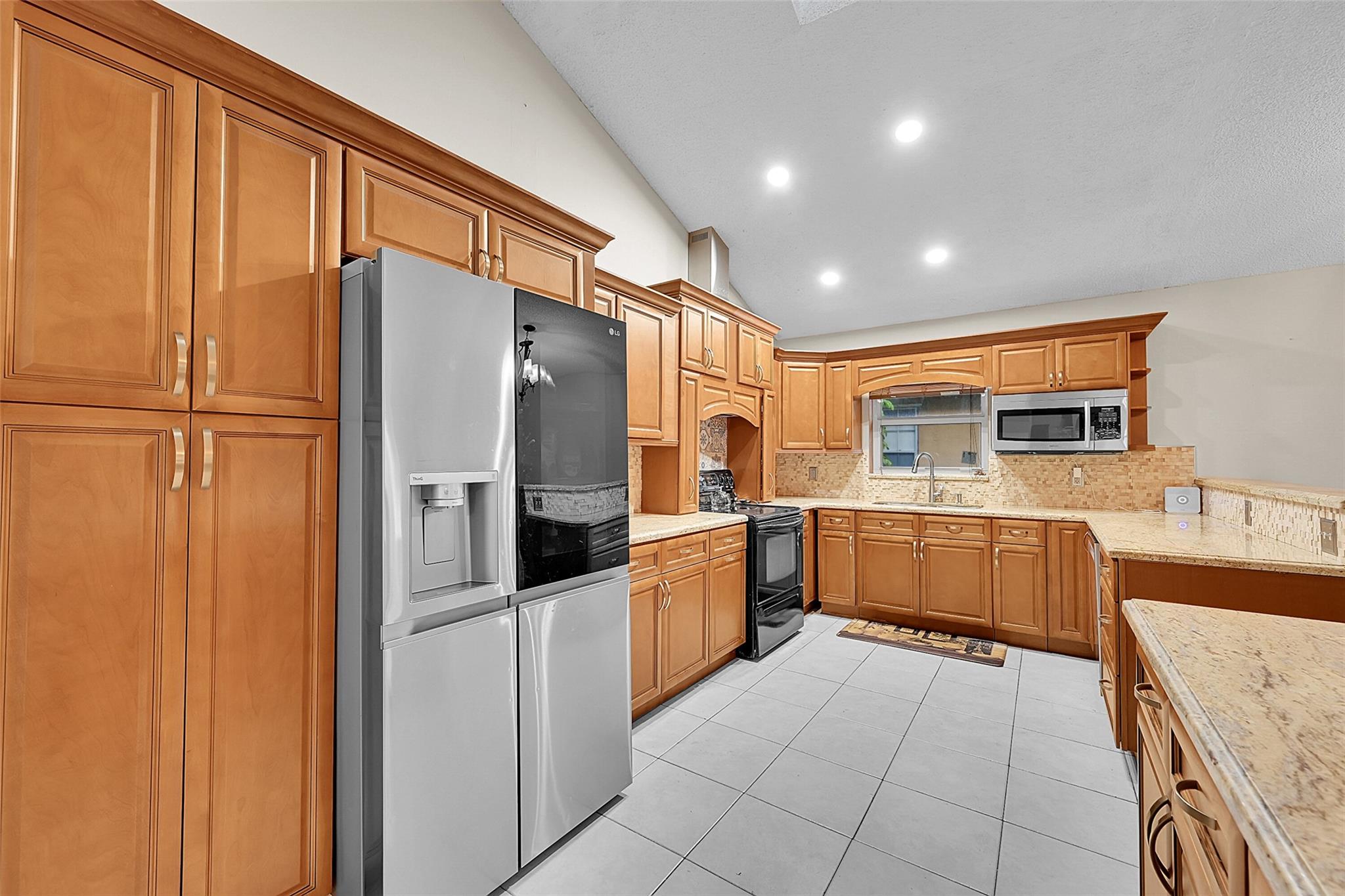 SPRINGTREE LAKES - Residential