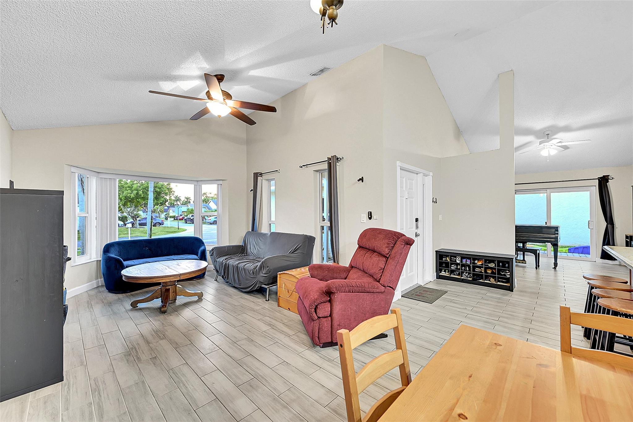 SPRINGTREE LAKES - Residential