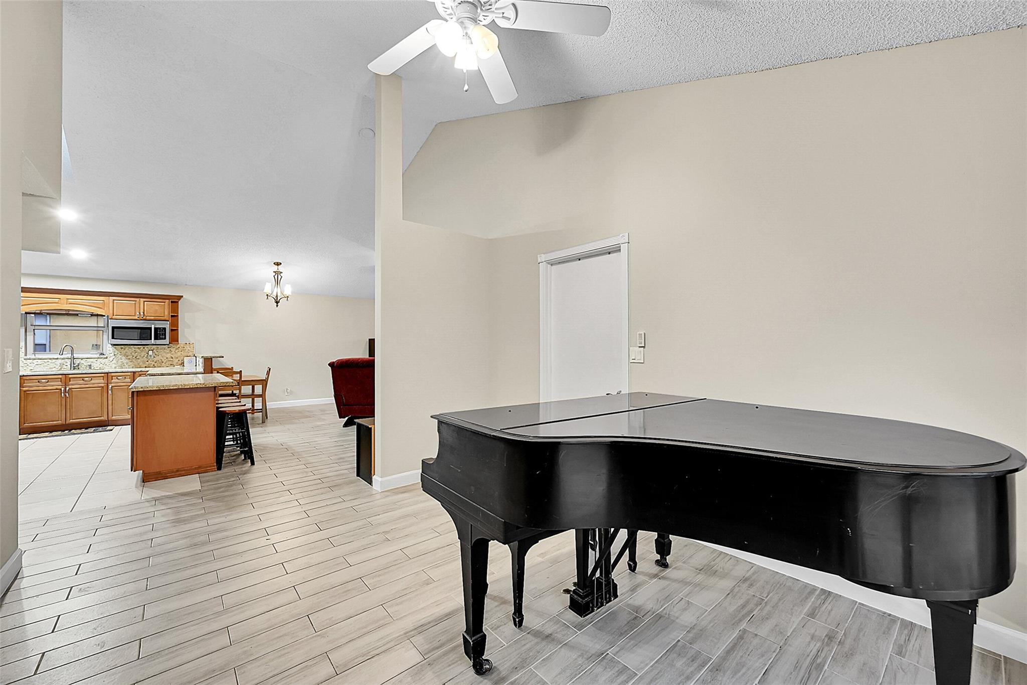 SPRINGTREE LAKES - Residential