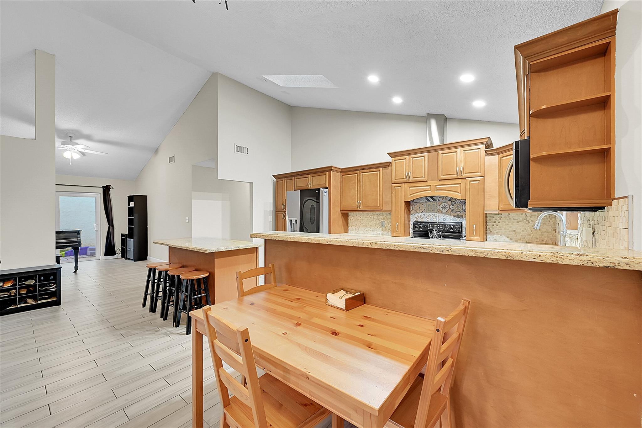 SPRINGTREE LAKES - Residential