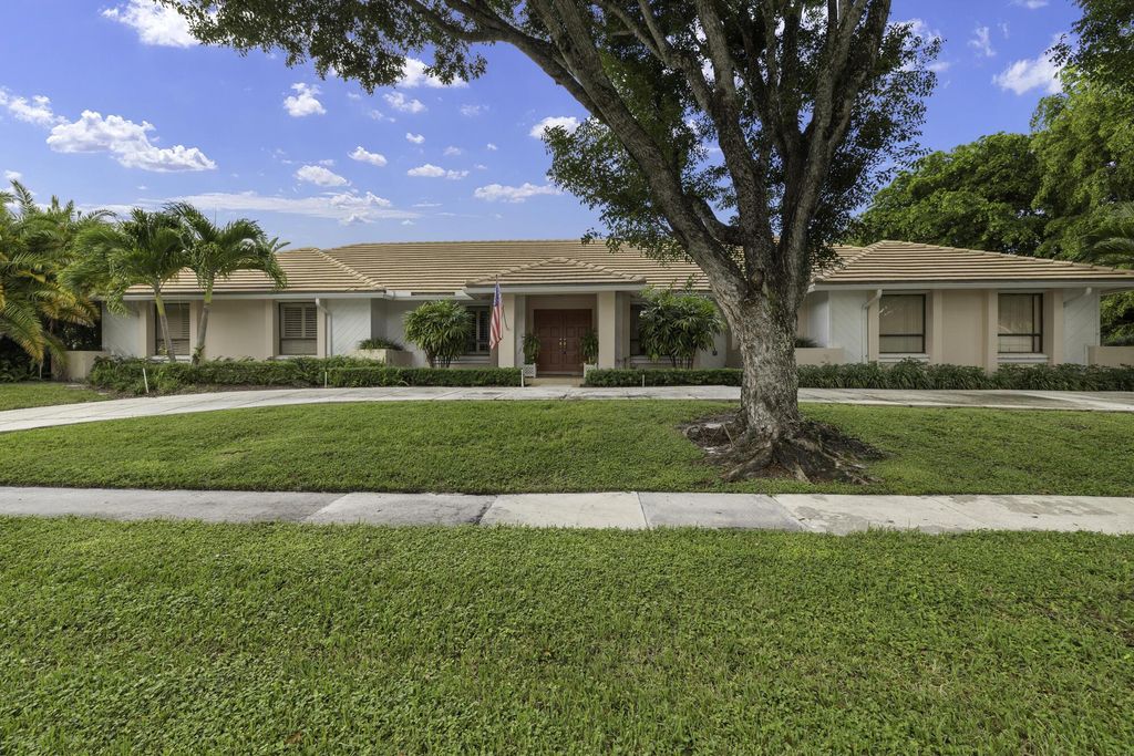 Photo of 2812 Embassy Drive, West Palm Beach, FL 33401 (MLS # R11125189)
