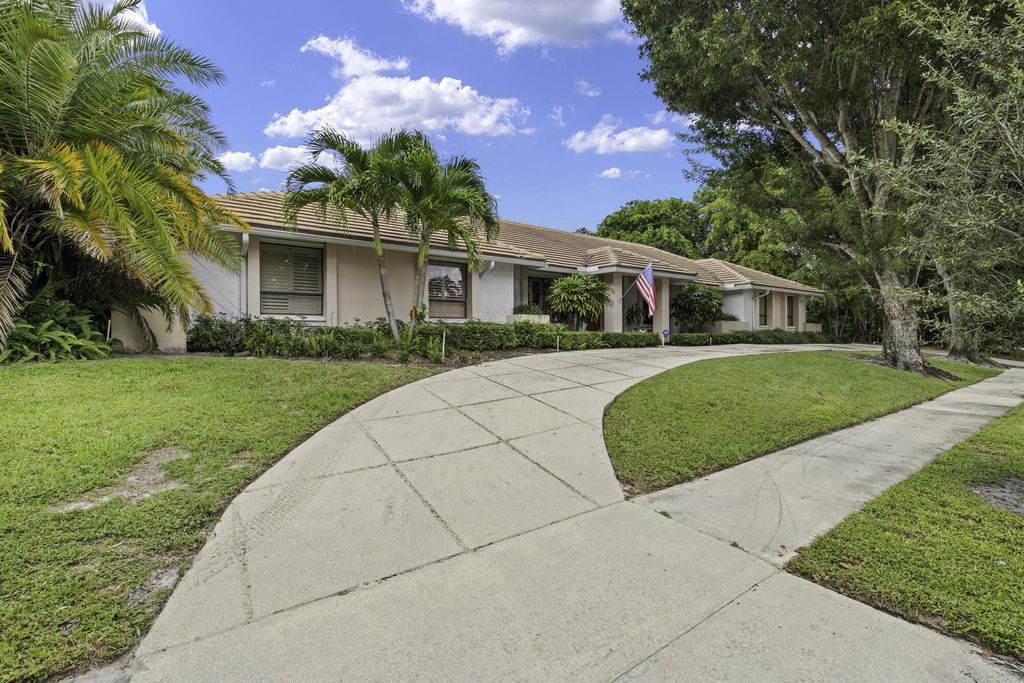 Photo of 2812 Embassy Drive, West Palm Beach, FL 33401 (MLS # R11125189)