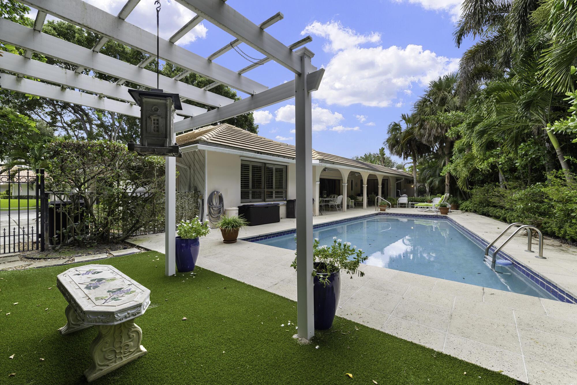 2812 Embassy Drive