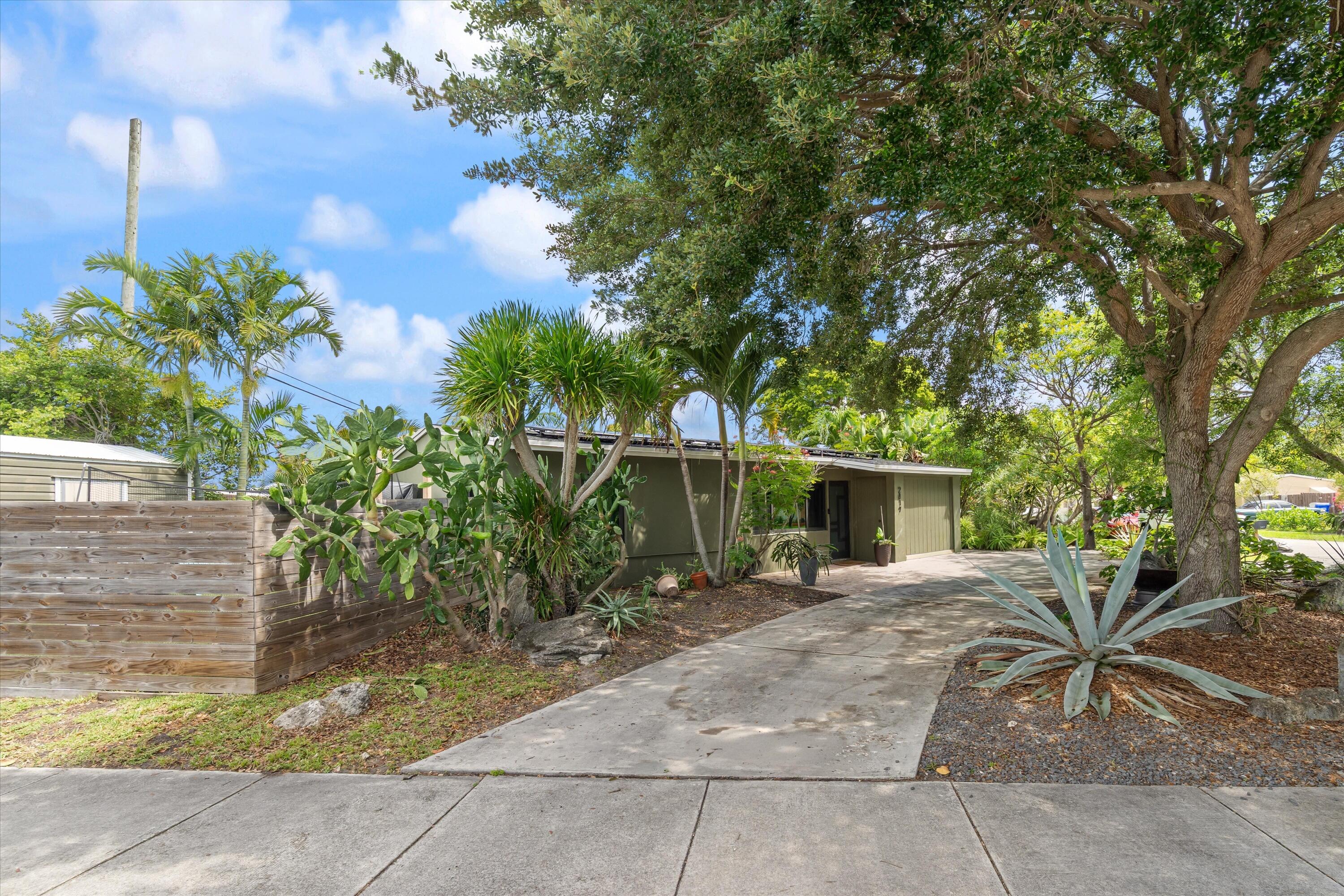 COLLIER MANOR 4TH ADD - Residential