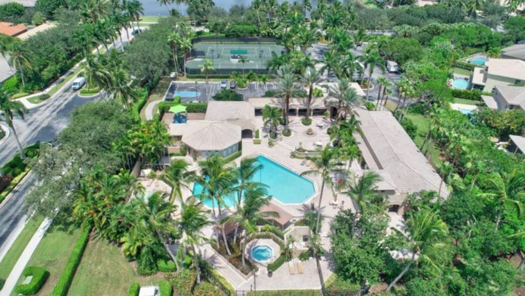 Photo of 19305 Skyridge Circle, Boca Raton, FL 33498 (MLS # R11109159)