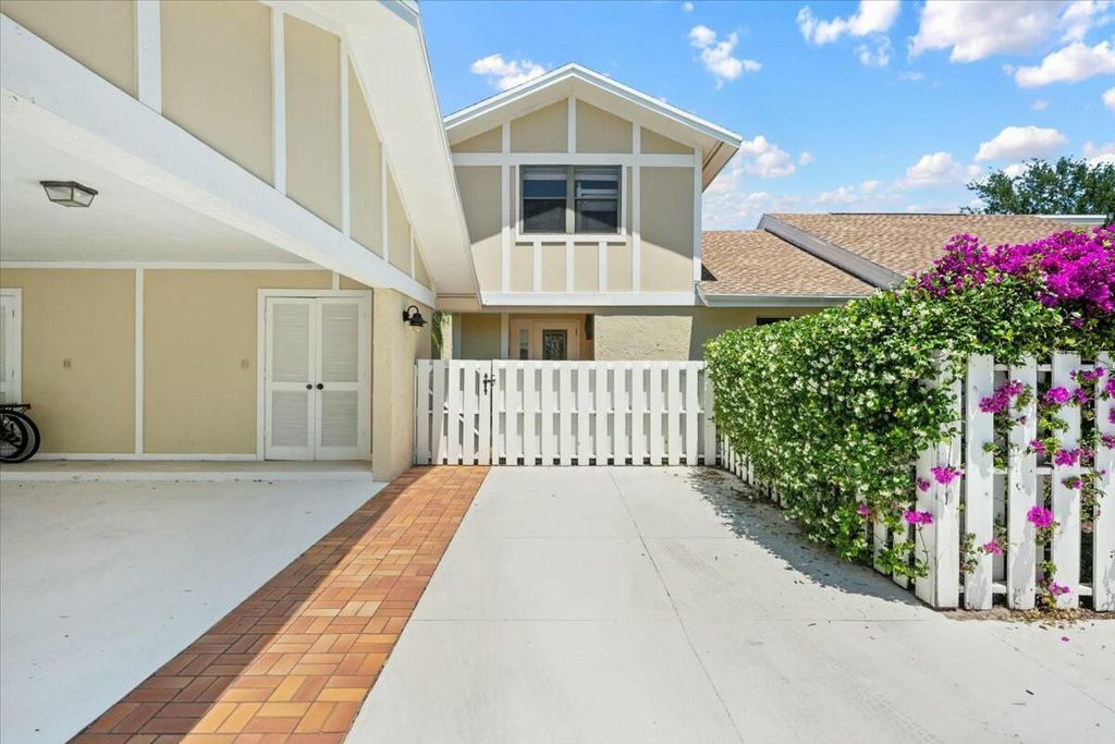 Photo of 17210 Fownes Crescent, Jupiter, FL 33477 (MLS # R11116901)