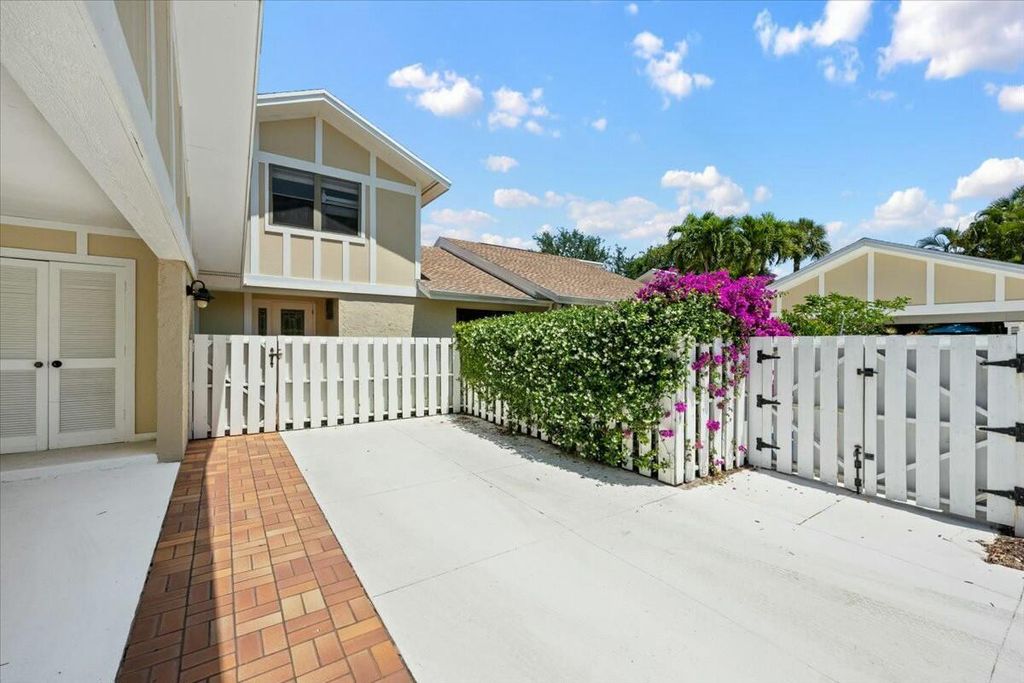Photo of 17210 Fownes Crescent, Jupiter, FL 33477 (MLS # R11116901)