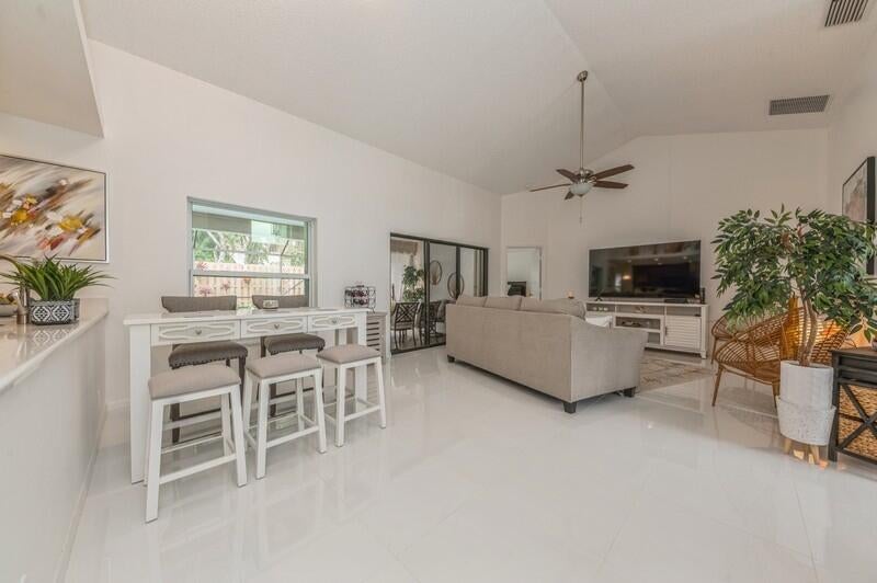 Photo of 15 Dogwood Circle, Boynton Beach, FL 33436 (MLS # R11053268)