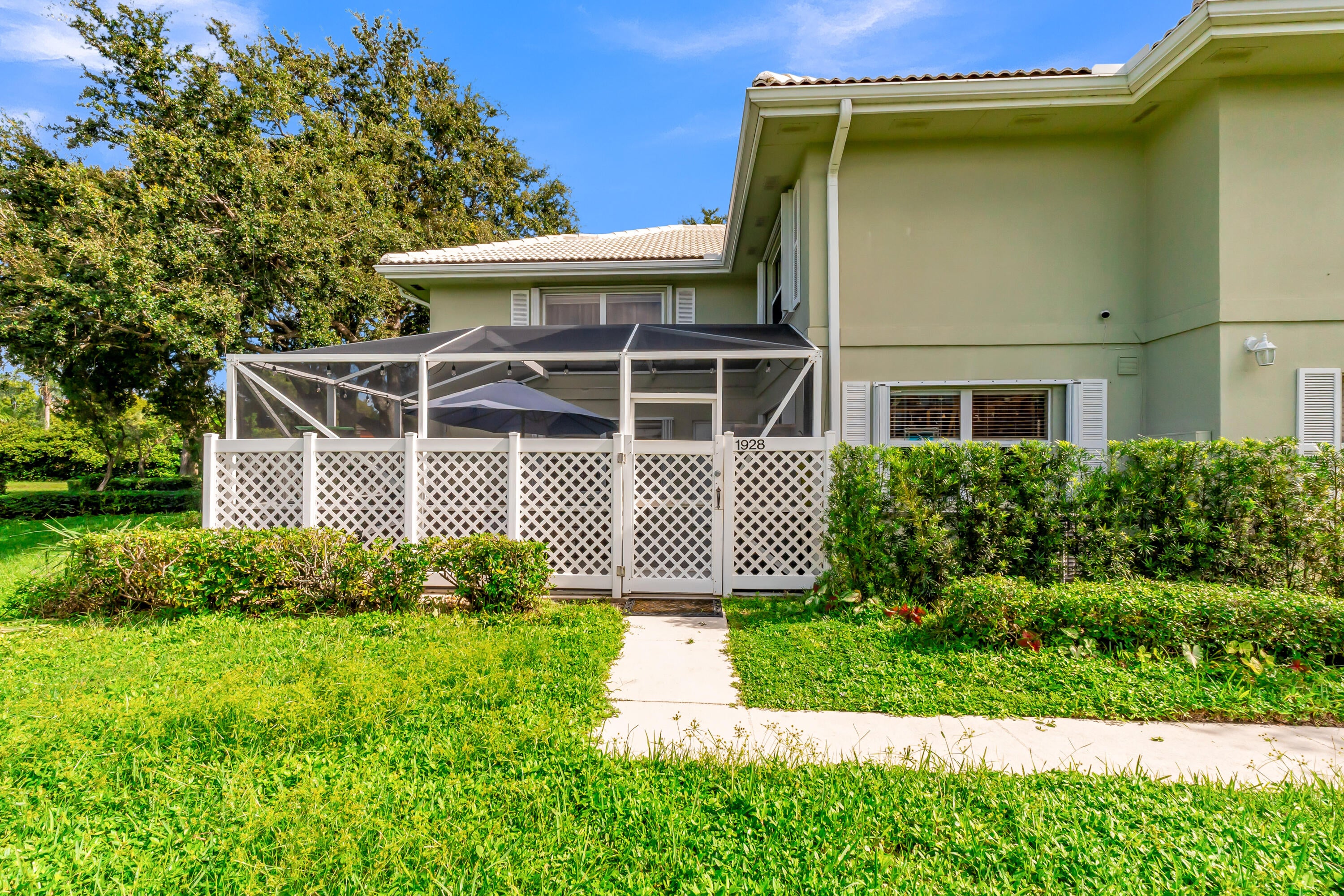 1928 Stratford Way 38D