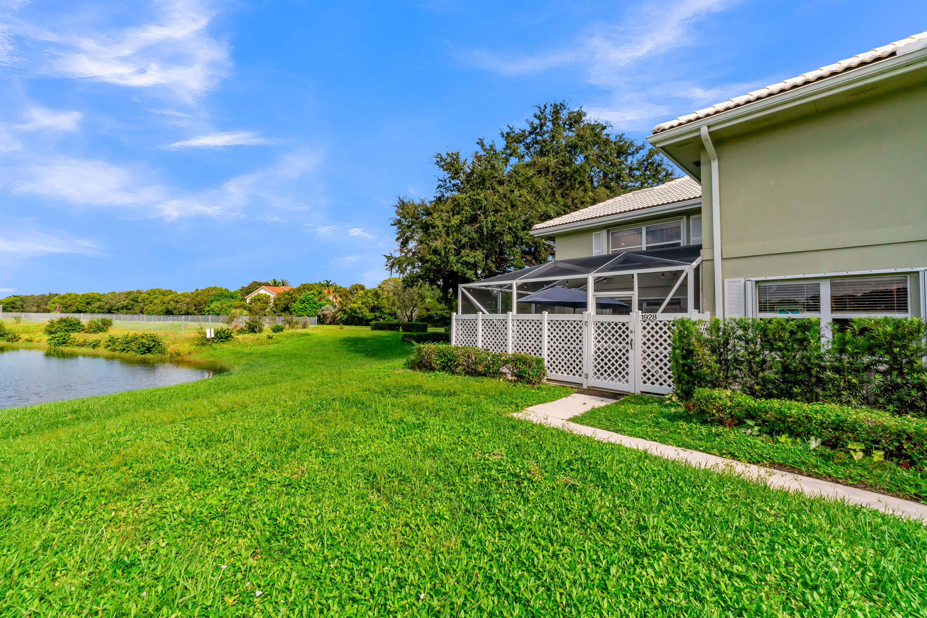 1928 Stratford Way 38D