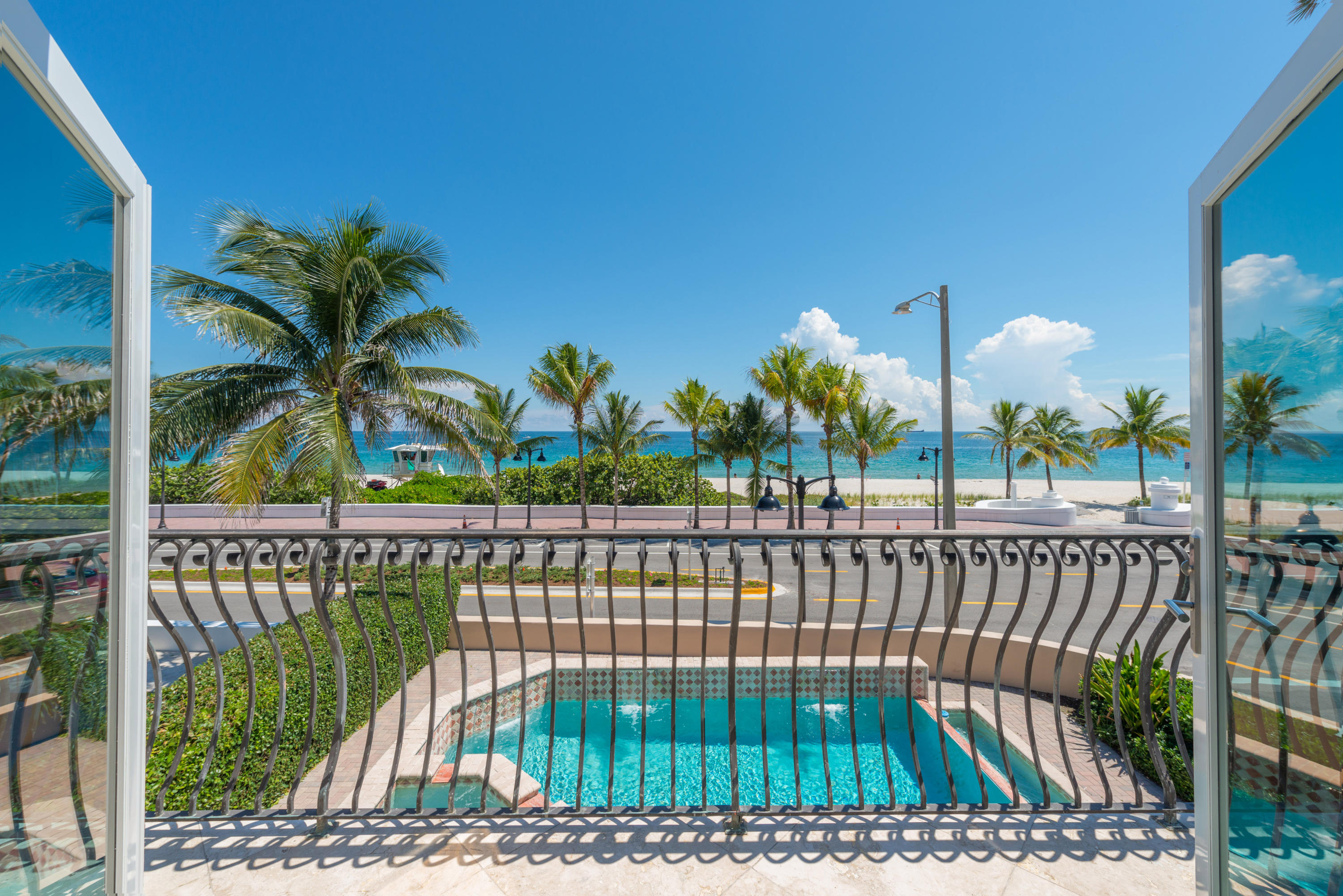 LAS OLAS BY THE SEA EXT - Residential