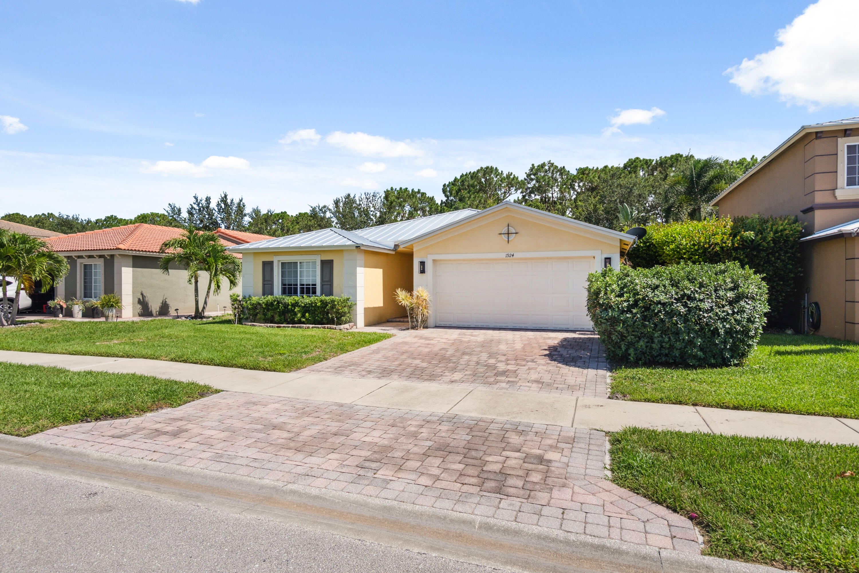 1924 SW JAMESPORT Drive