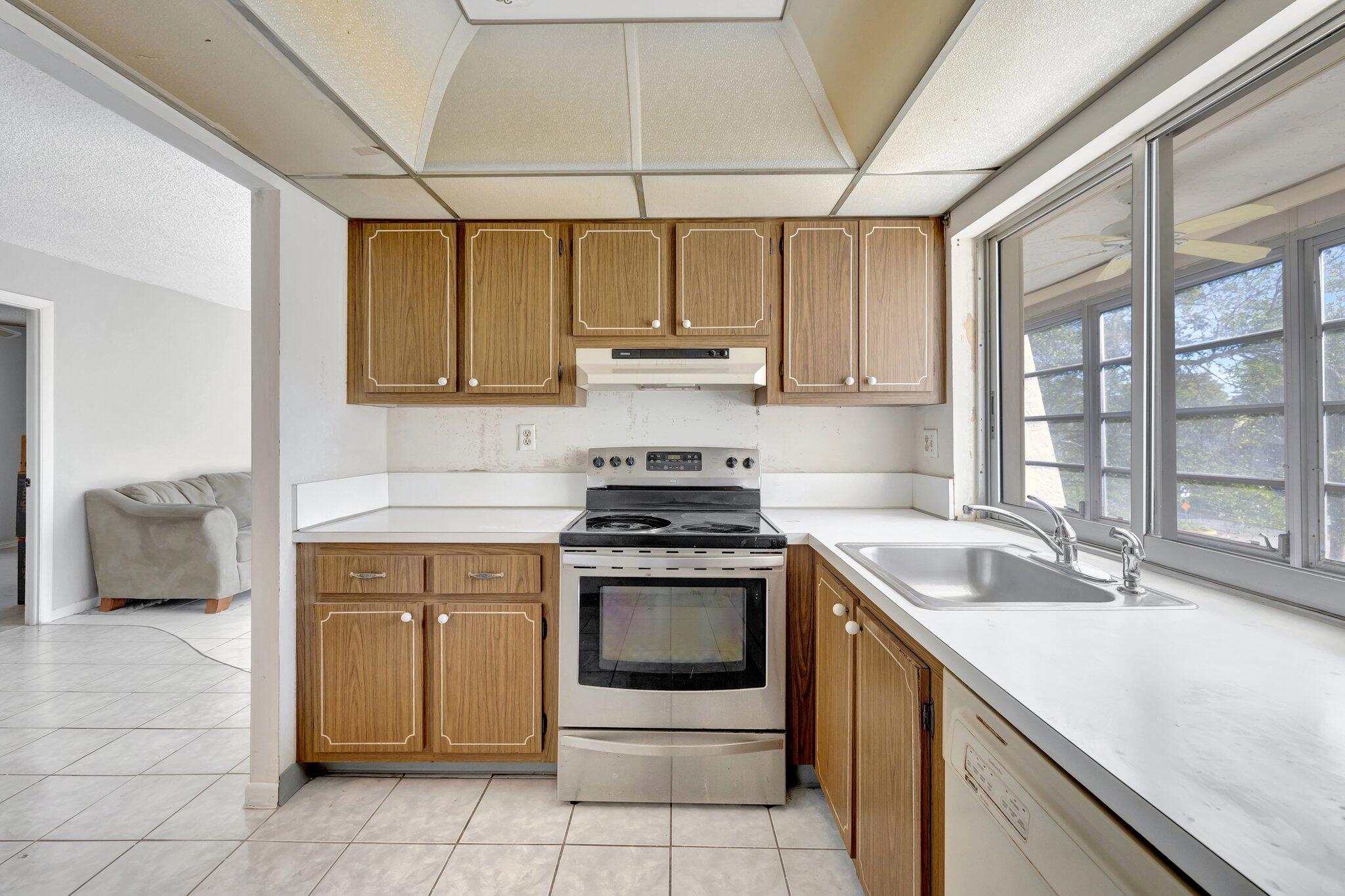 LIME BAY CONDOMINIUM 6 - Residential