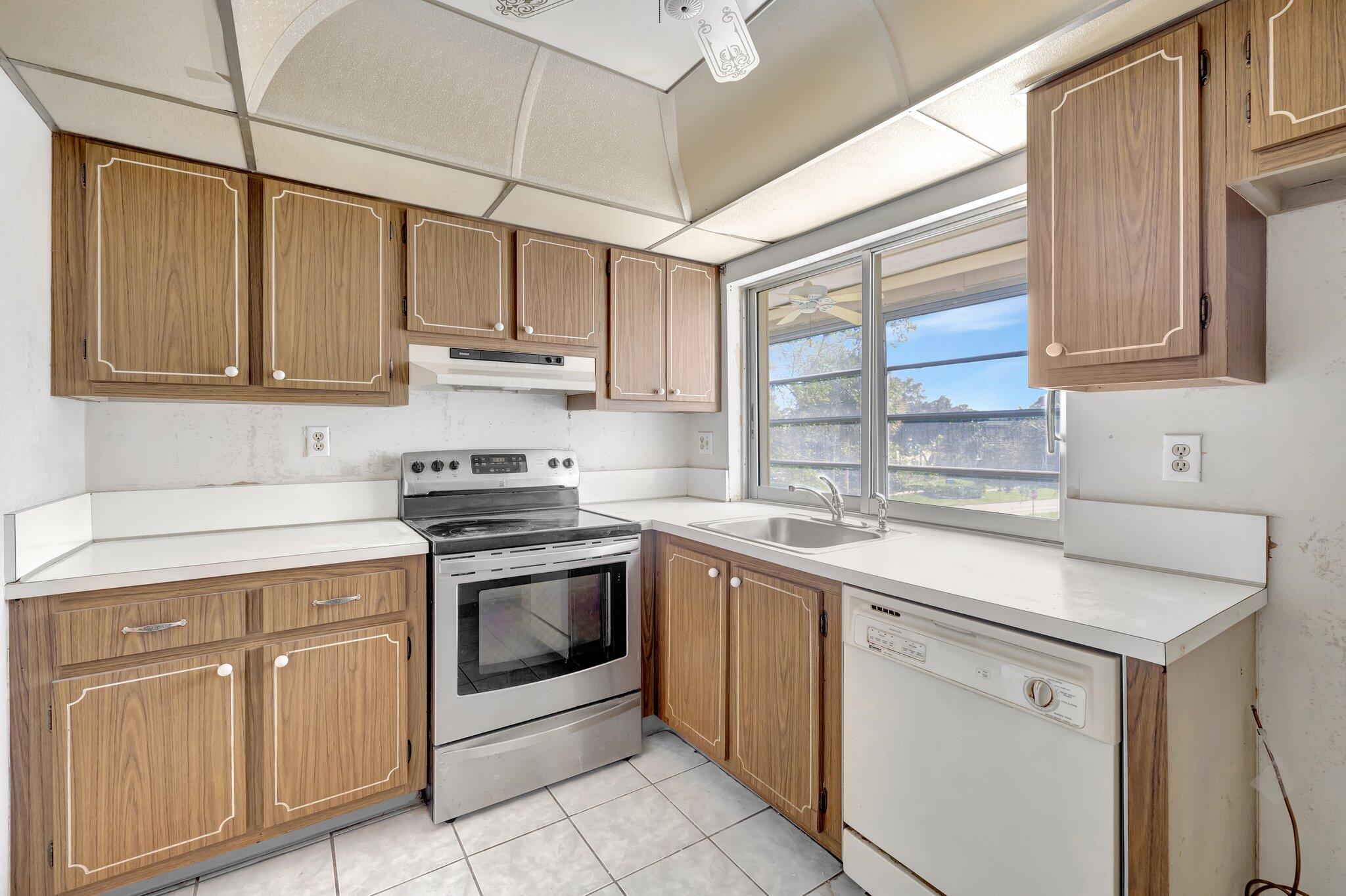 LIME BAY CONDOMINIUM 6 - Residential