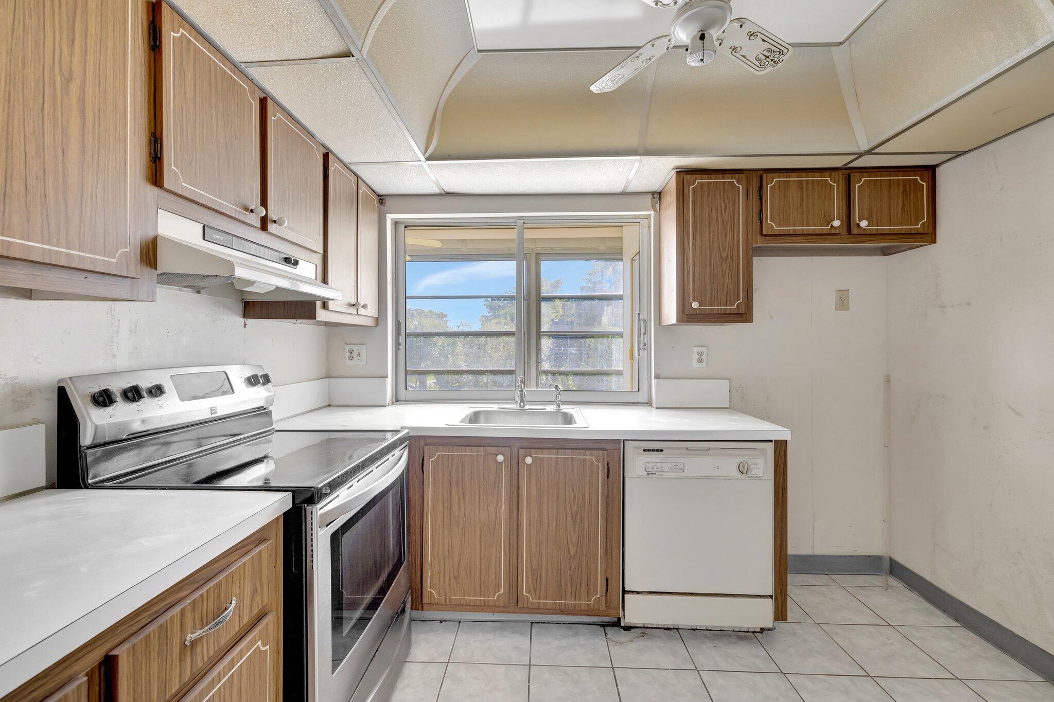 LIME BAY CONDOMINIUM 6 - Residential