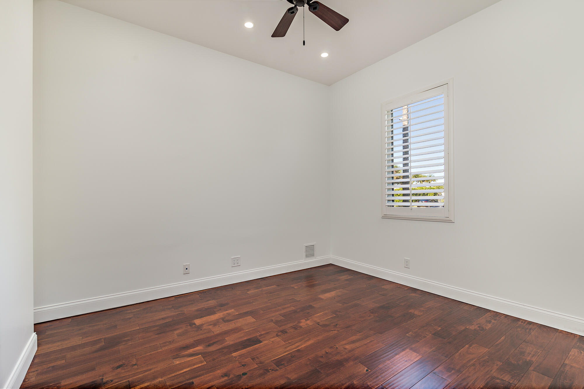 YACHT CLUB - Residential