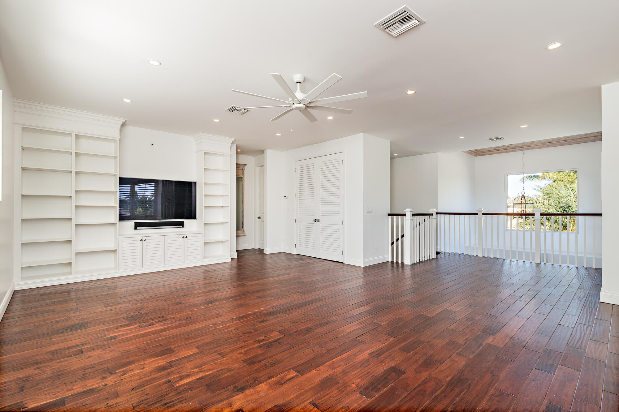 YACHT CLUB - Residential