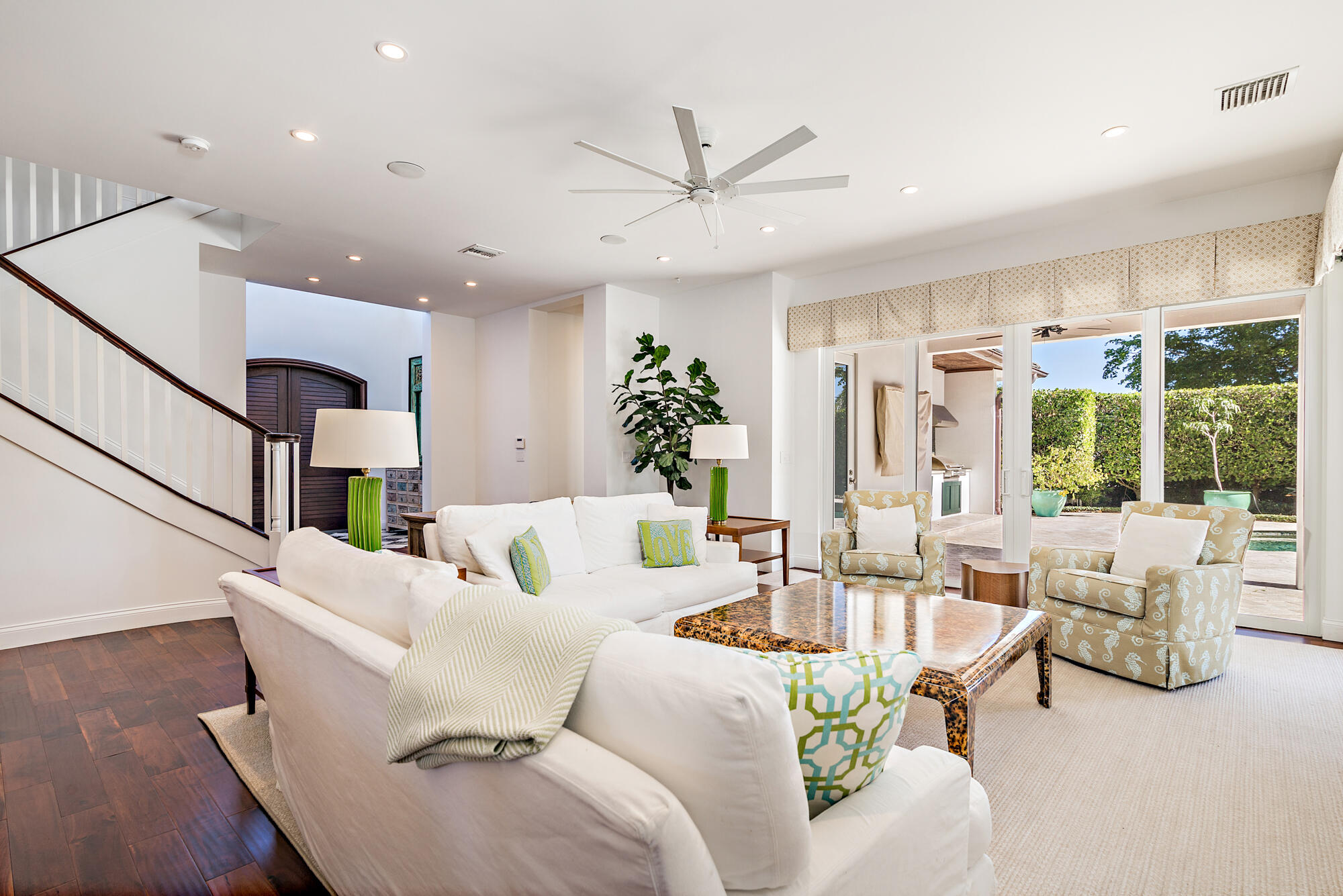 YACHT CLUB - Residential