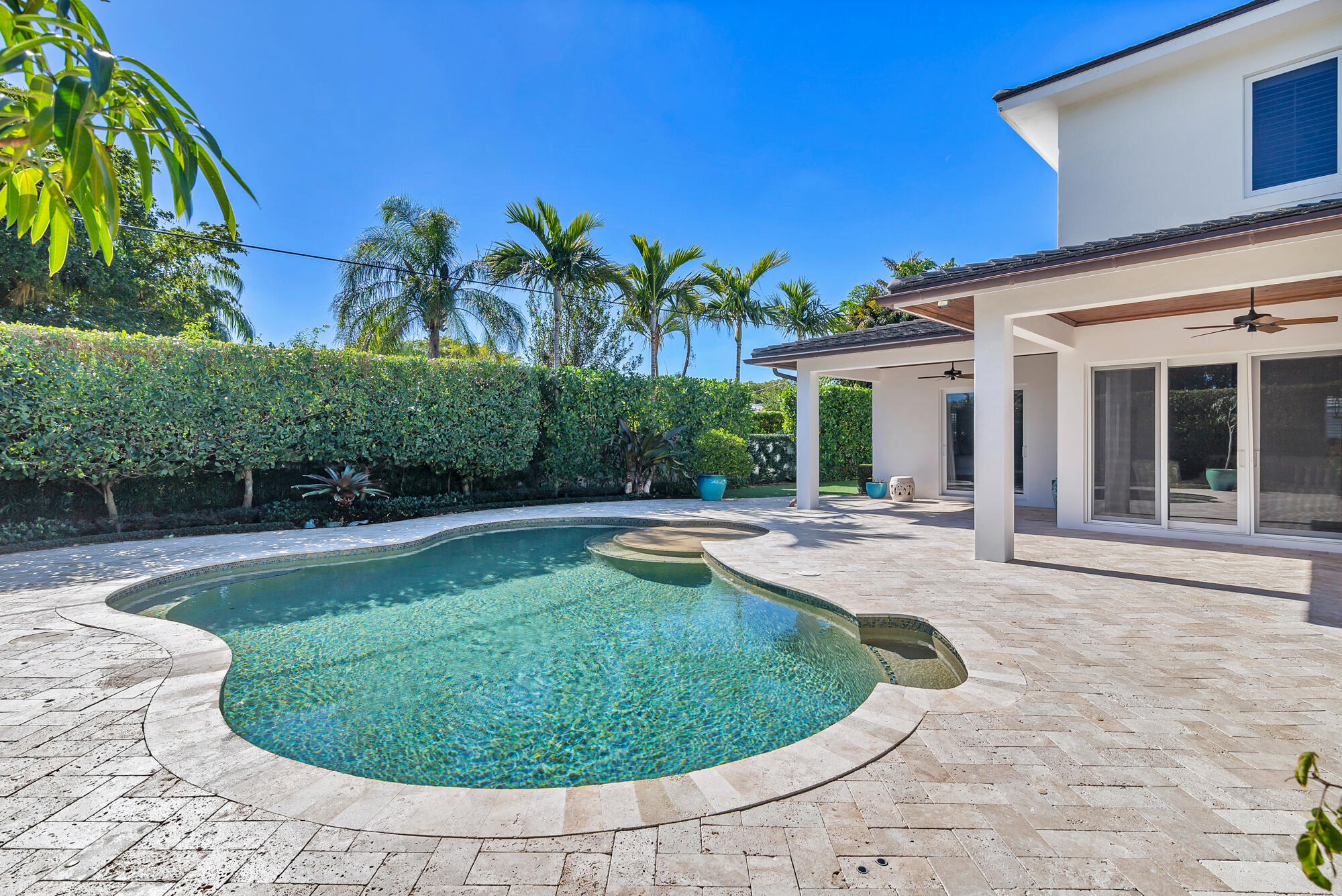 YACHT CLUB - Residential