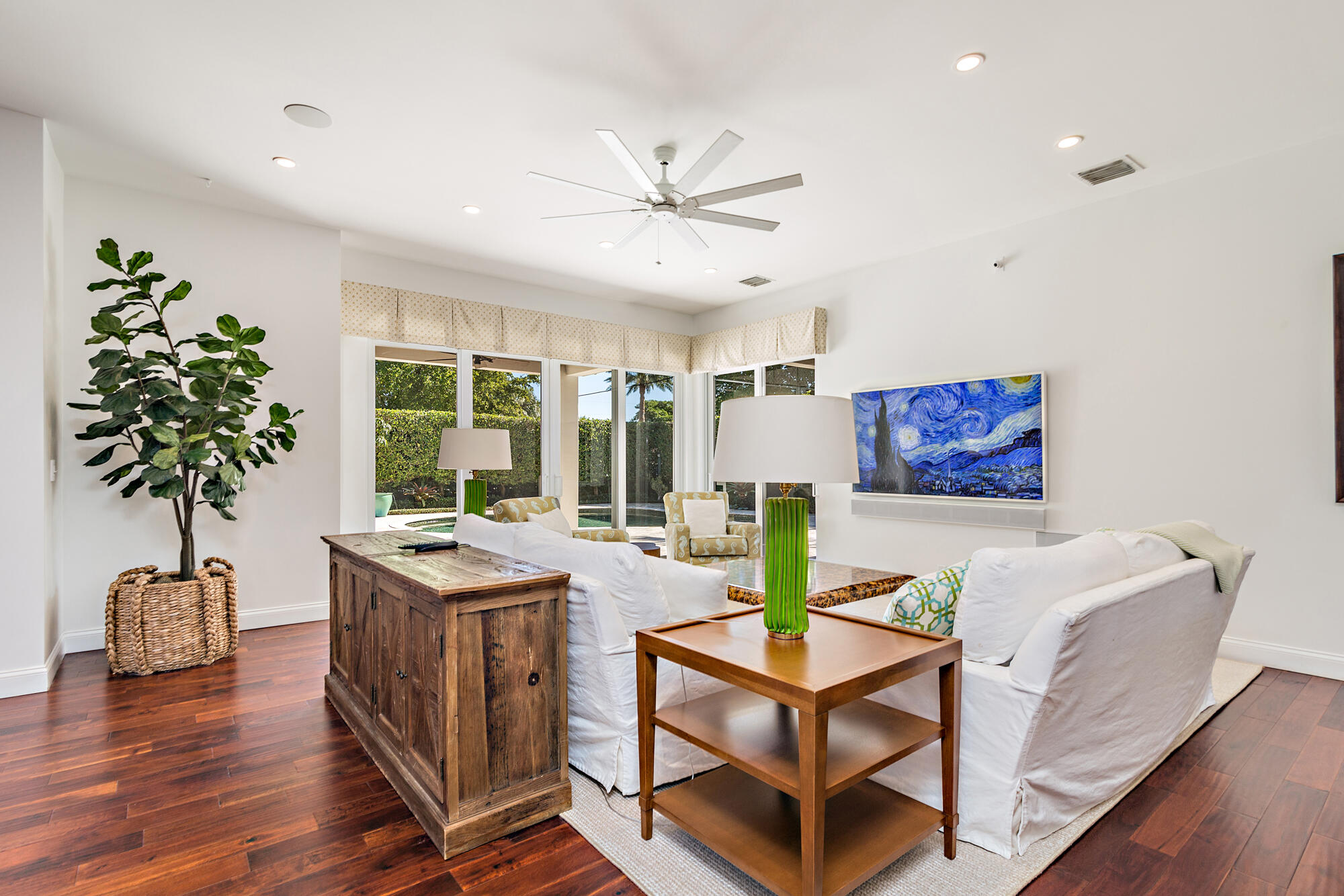 YACHT CLUB - Residential