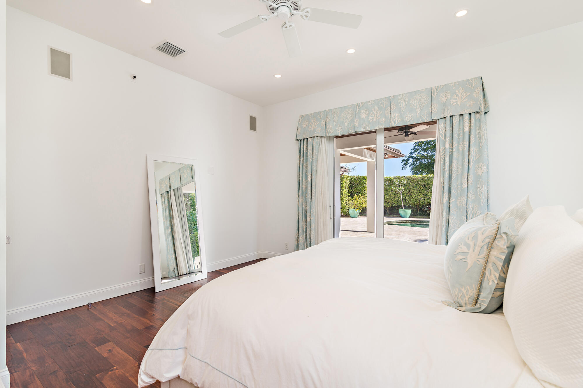 YACHT CLUB - Residential