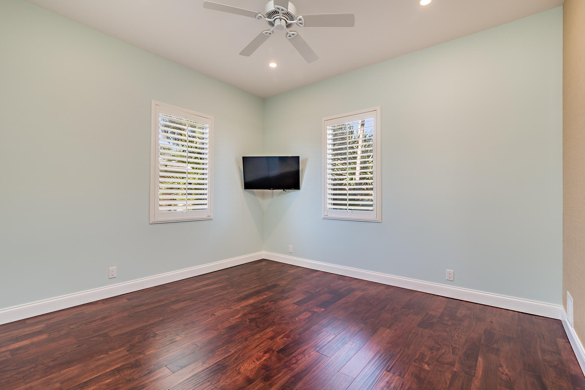 YACHT CLUB - Residential