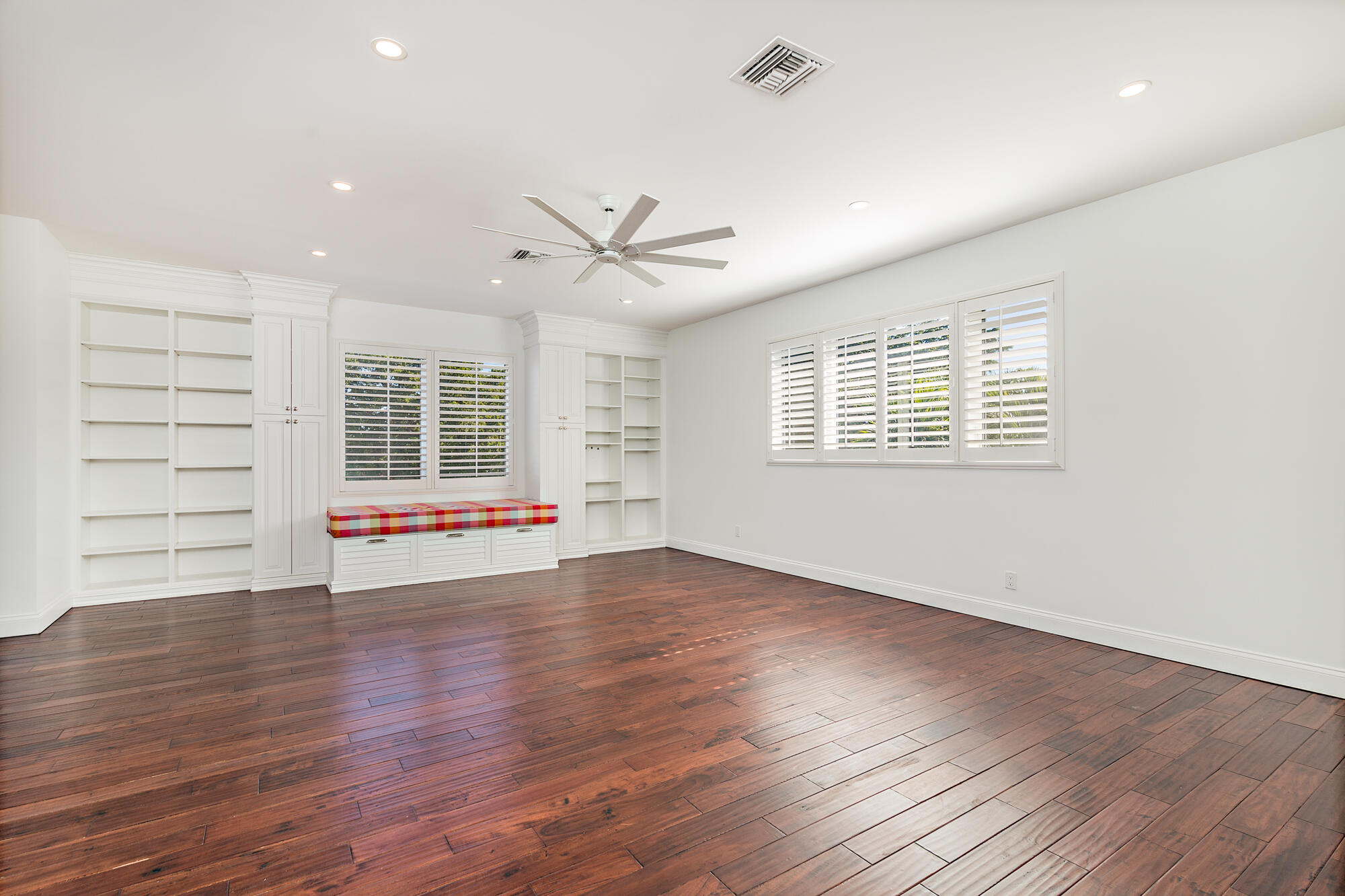 YACHT CLUB - Residential