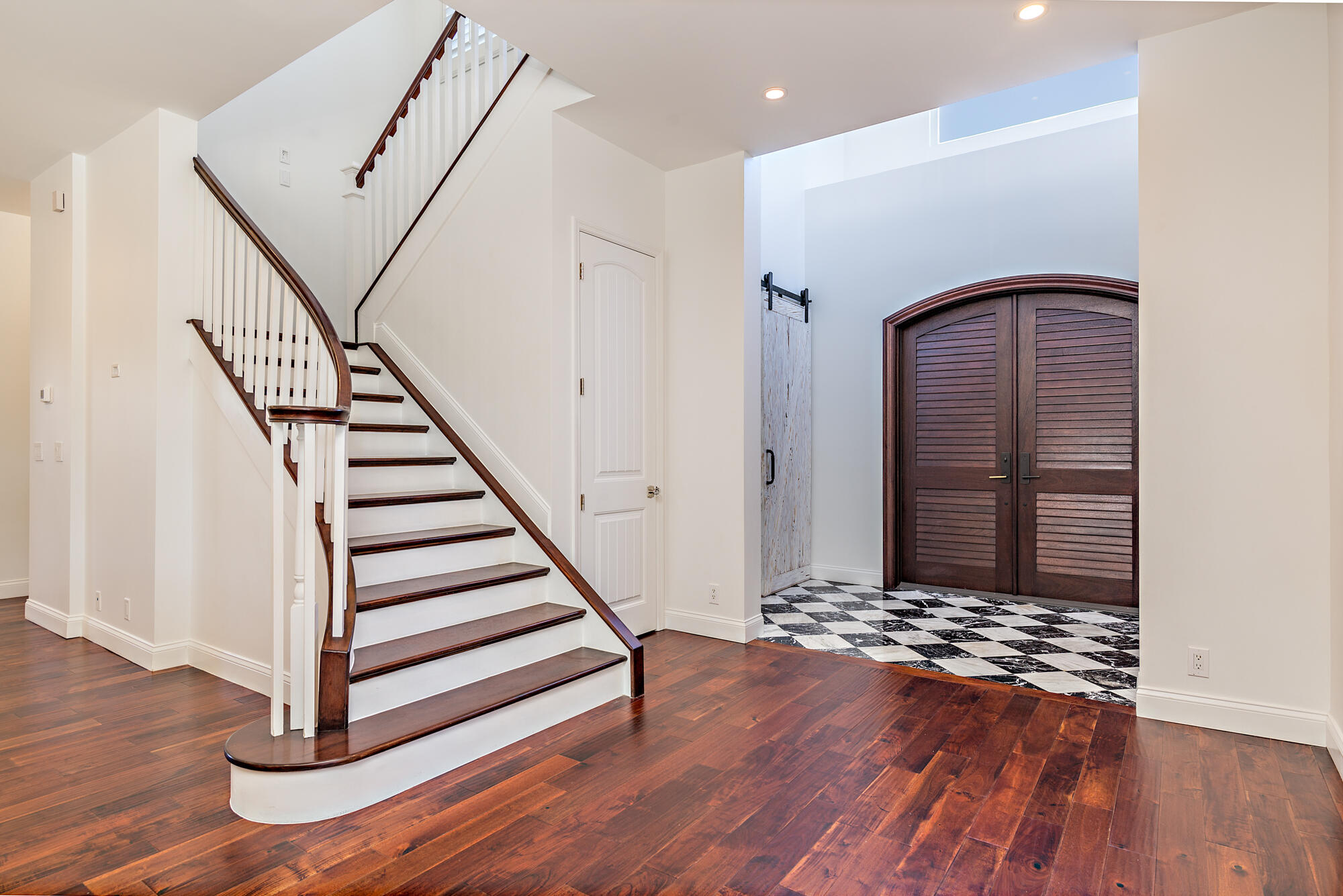 YACHT CLUB - Residential