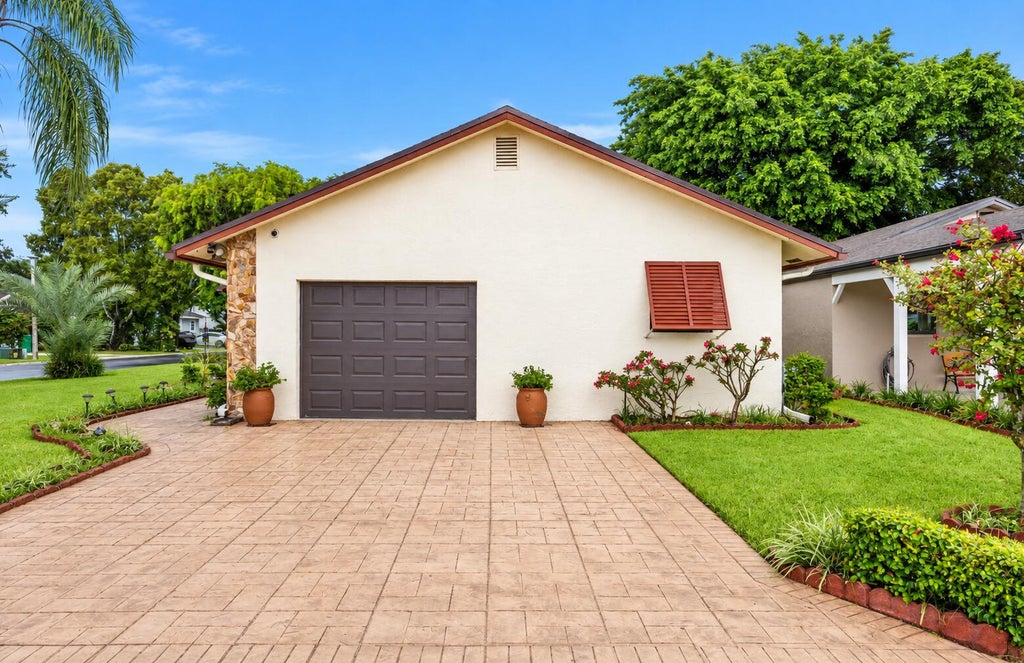 Photo of 5611 SW 97TH Terrace, Cooper City, FL 33328 (MLS # B26072216)