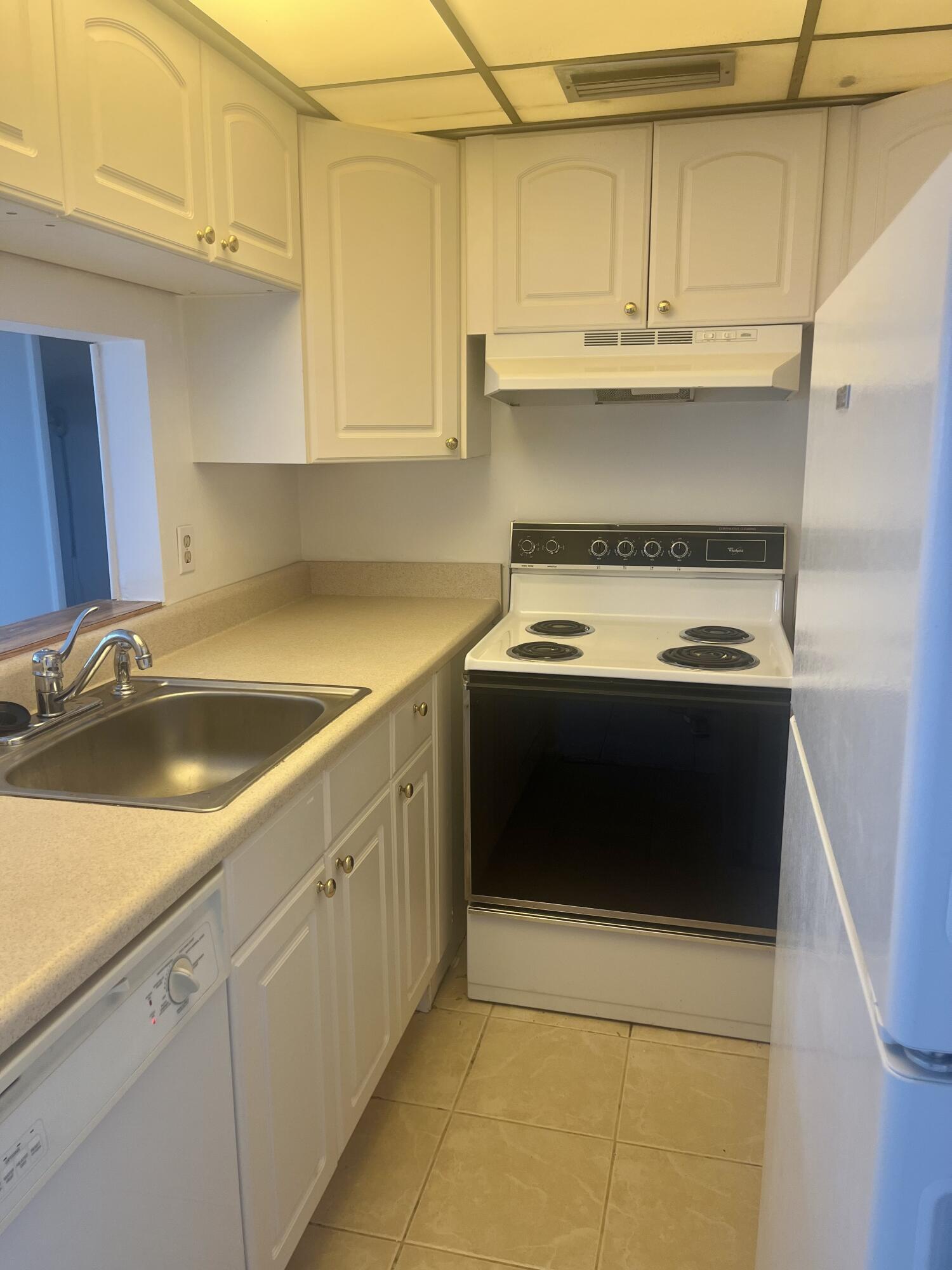 LUCERNE LAKES - Residential Lease