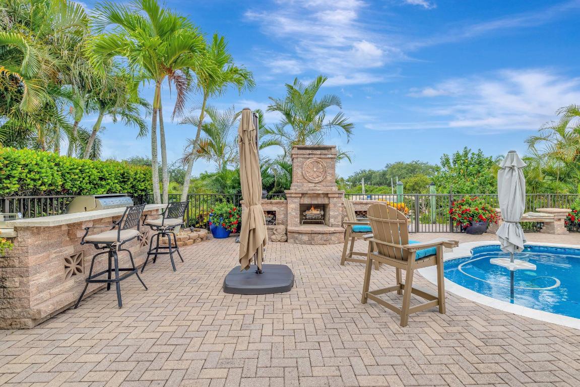 699 SW River Bend Circle