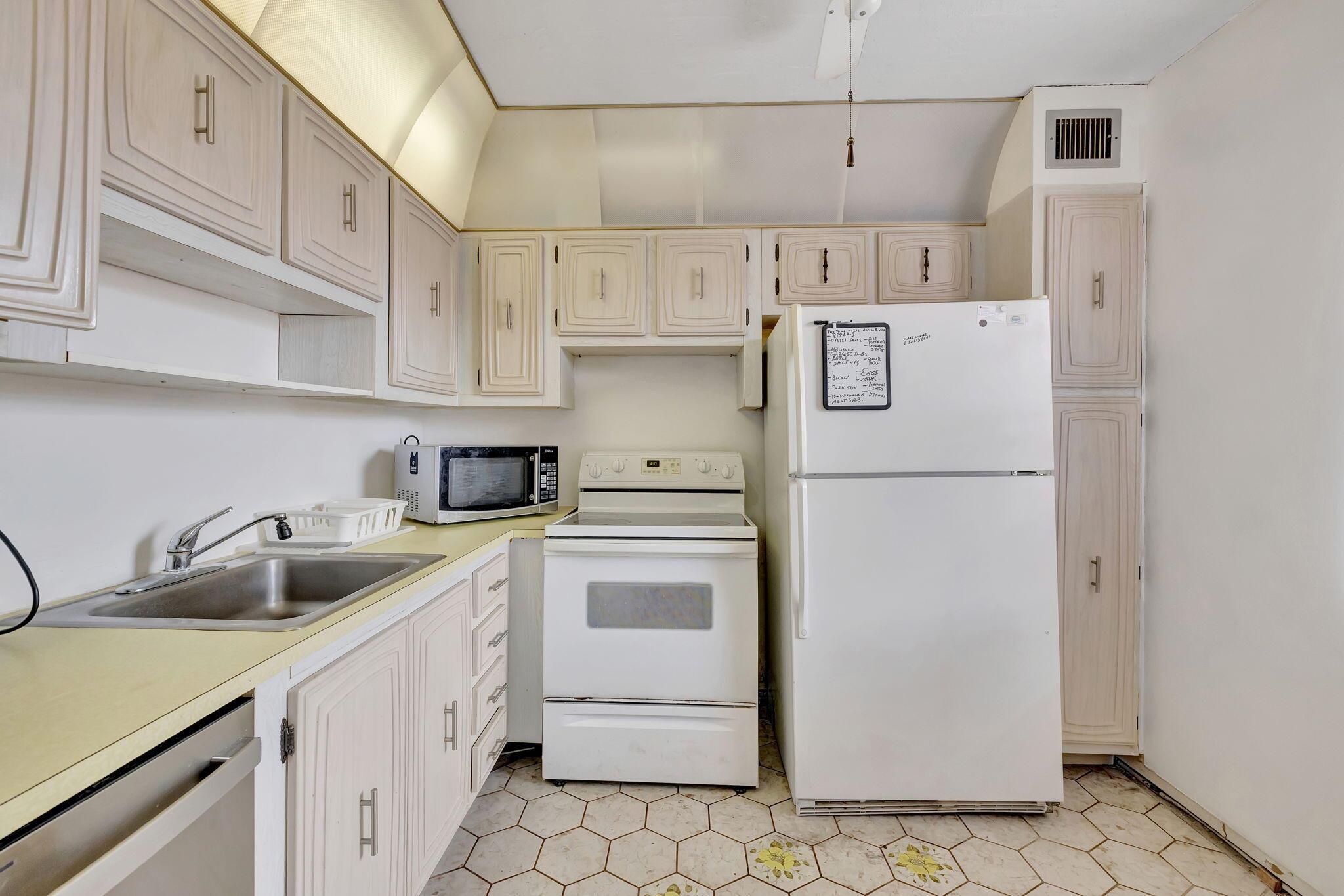 2851 Somerset Drive 406