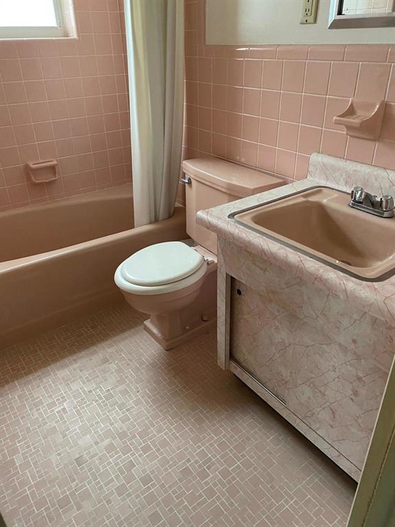 EMERALD HOUSE INC 219 LAKEVIEW AVE LANTANA FL - Residential