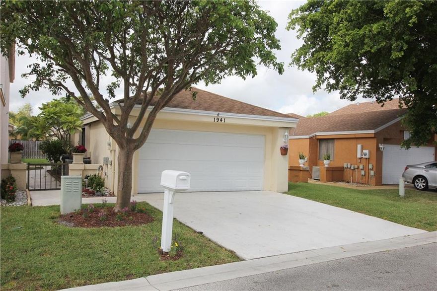 Fantastic 3bd/2ba & 2 car garage single family home located in man gated community of Centura Parc with LOW HOA of $190/month includes cable, security and recreation facilities. Property features: Neutral tile throughout living areas with wood floors in bedrooms, acrylic enclosed patio area, freshly painted interior, 2007 roof, A/C 2013, accordion shutters, jacuzzi tub & granite in guest bathroom, remodeled master shower area, new skylights & spacious fenced yard. Community features include: Tennis courts, basketball courts, clubhouse with billiard room, heated pool/hot tub & guest showers.