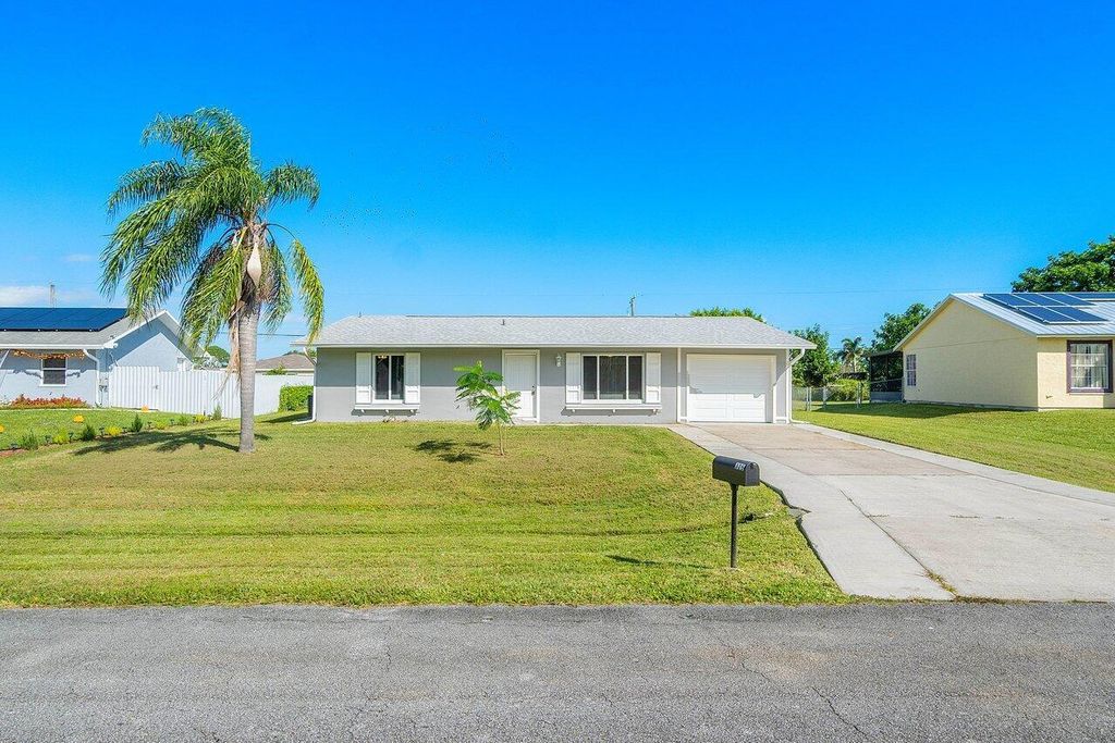 Photo of 325 NW Fairfax Avenue, Port Saint Lucie, FL 34983 (MLS # R10933274)