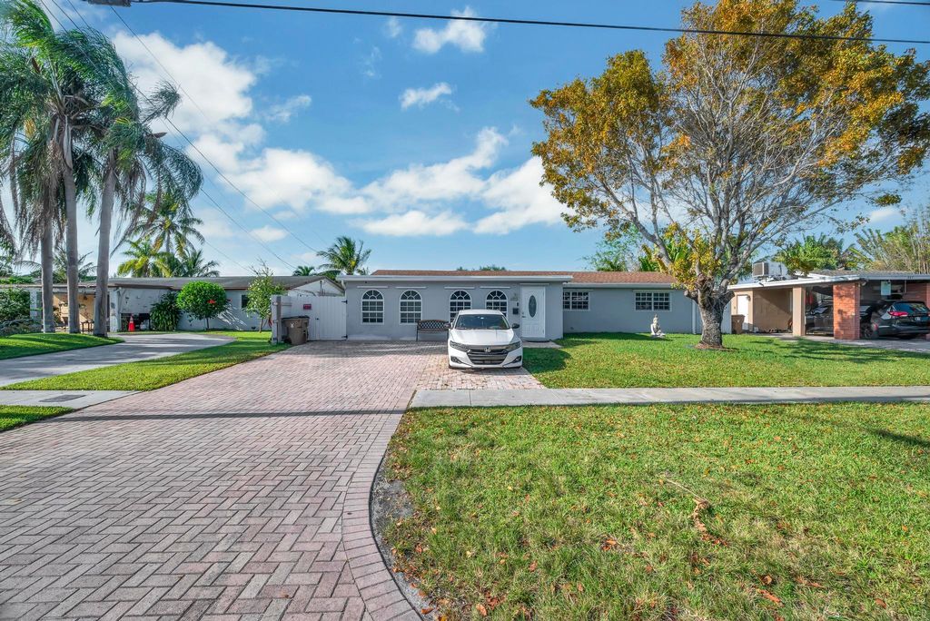 Photo of 471 NW 39th Street, Deerfield Beach, FL 33064 (MLS # R11082638)