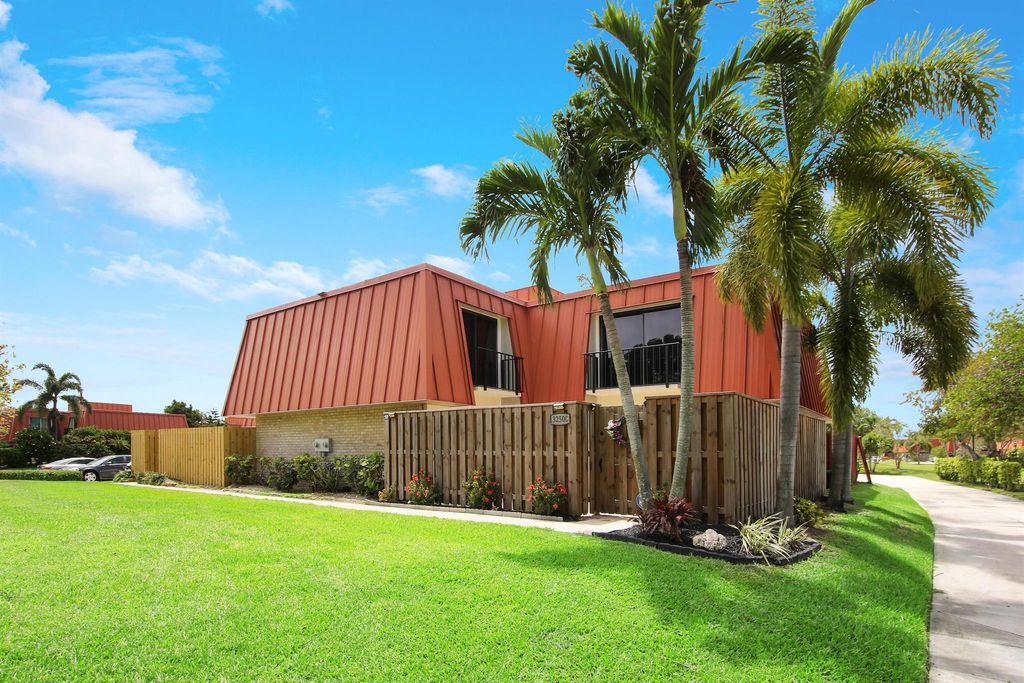 Photo of 3250 Meridian Way S #C, Palm Beach Gardens, FL 33410 (MLS # R10893834)