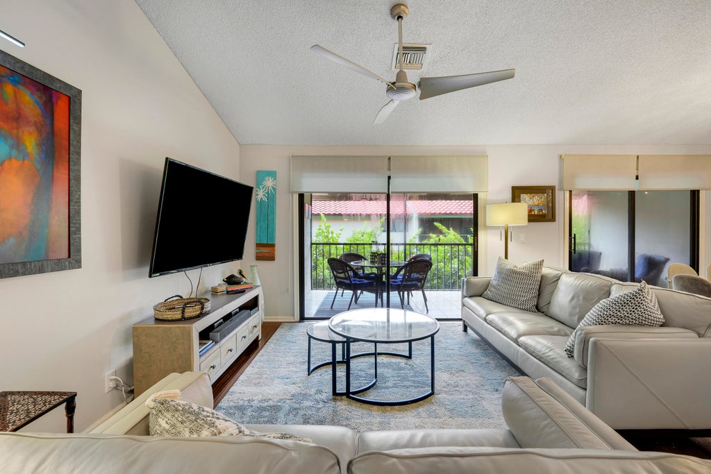 Photo of 13 LEXINGTON Lane E #G, Palm Beach Gardens, FL 33418 (MLS # B26072267)