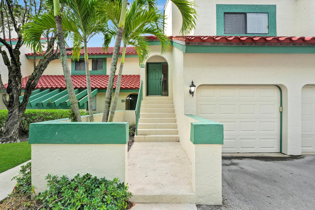 Photo of 13 LEXINGTON Lane E #G, Palm Beach Gardens, FL 33418 (MLS # B26072267)