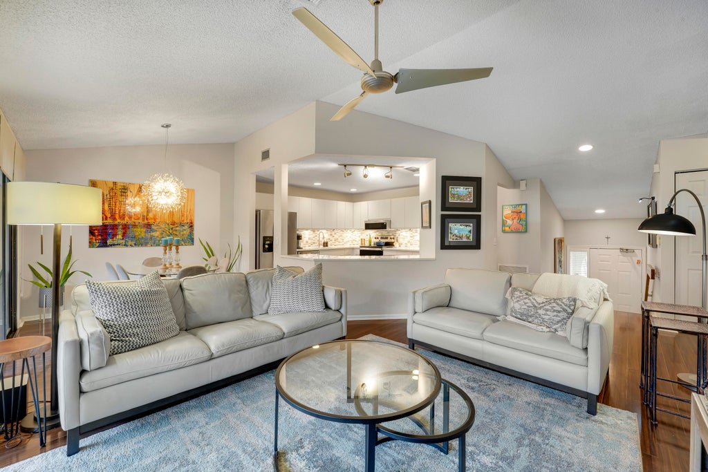 Photo of 13 LEXINGTON Lane E #G, Palm Beach Gardens, FL 33418 (MLS # B26072267)
