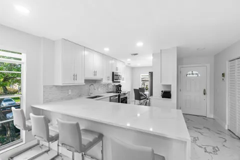 6 Stratford Drive E Unit D, Boynton Beach, FL MLS: R11091305