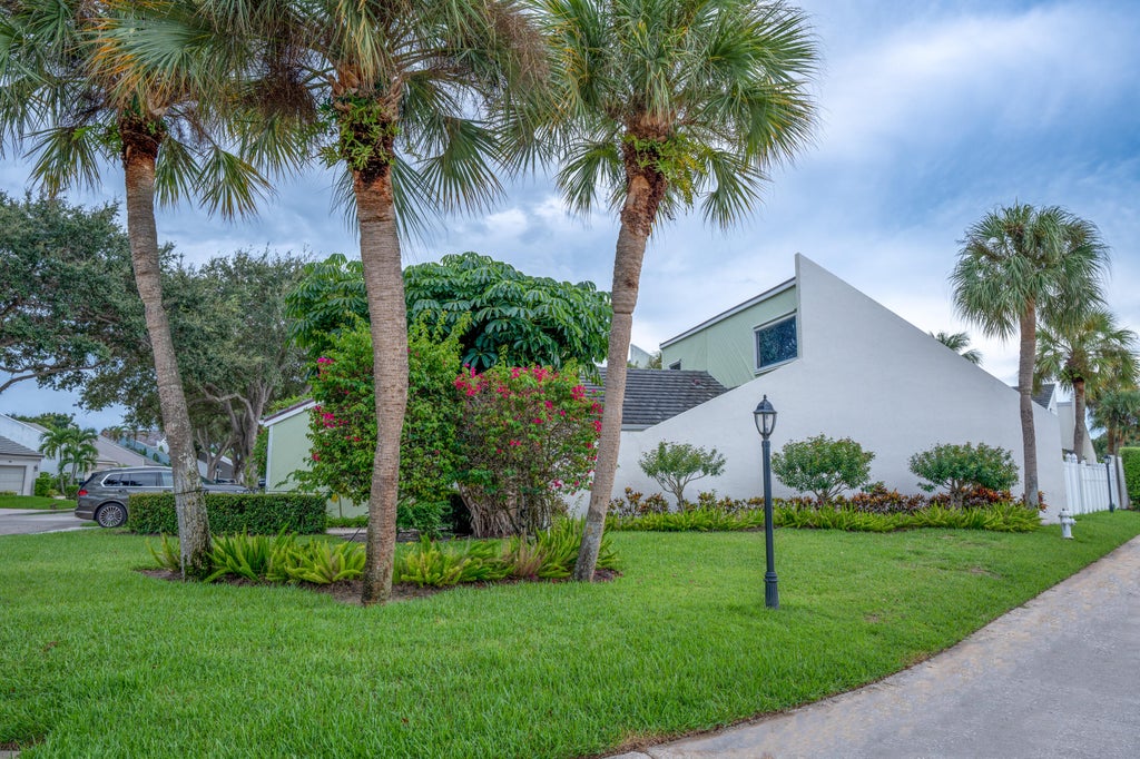 Photo of 17031 Traverse Circle, Jupiter, FL 33477 (MLS # R11073152)