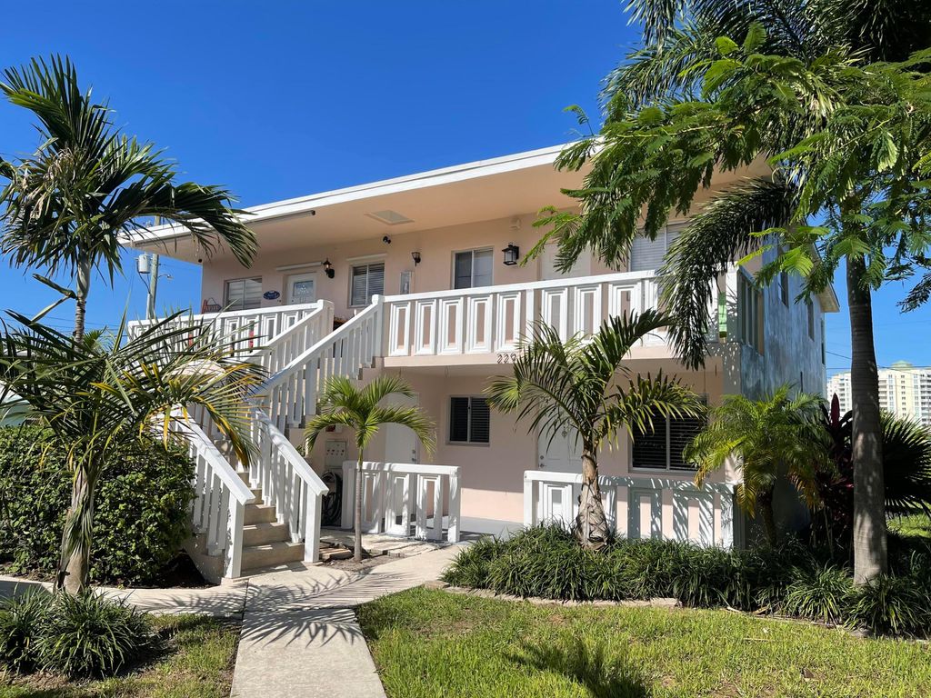 Photo of 229 SE 1st Avenue #103, Boynton Beach, FL 33435 (MLS # R11005514)