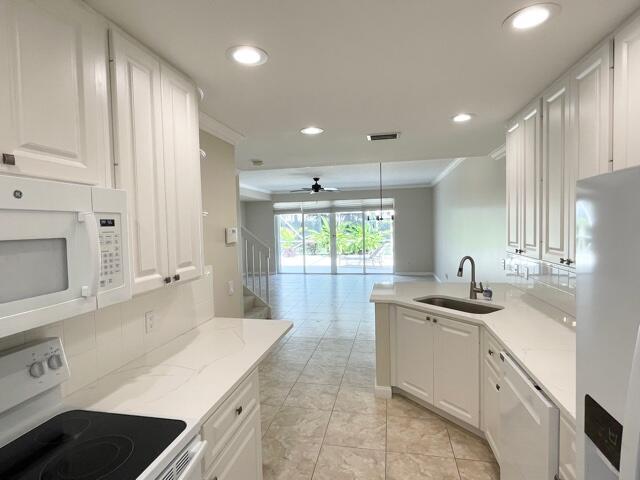 CATALINA LAKES - Residential Lease