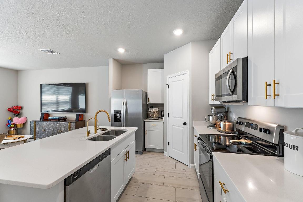 ENCLAVE AT MANGONIA PARK - Residential