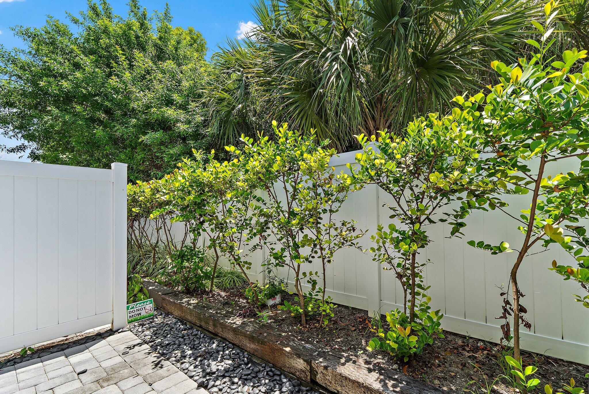 ENCLAVE AT MANGONIA PARK - Residential