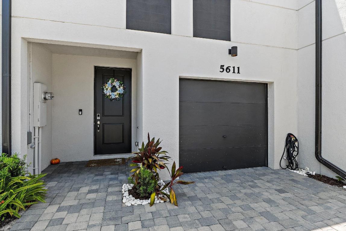 ENCLAVE AT MANGONIA PARK - Residential