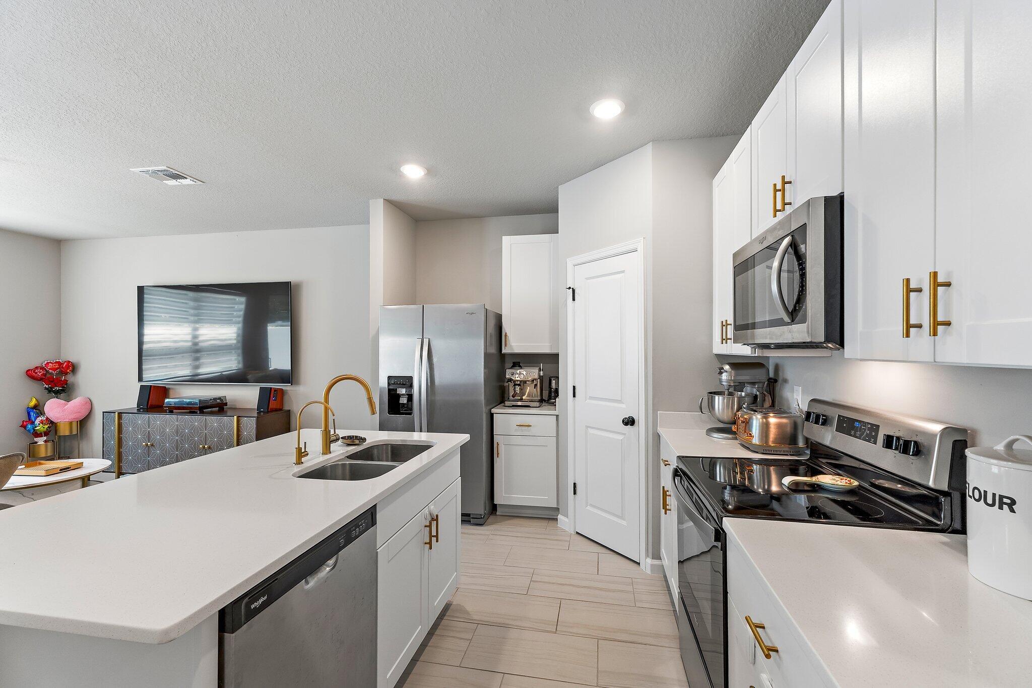 ENCLAVE AT MANGONIA PARK - Residential