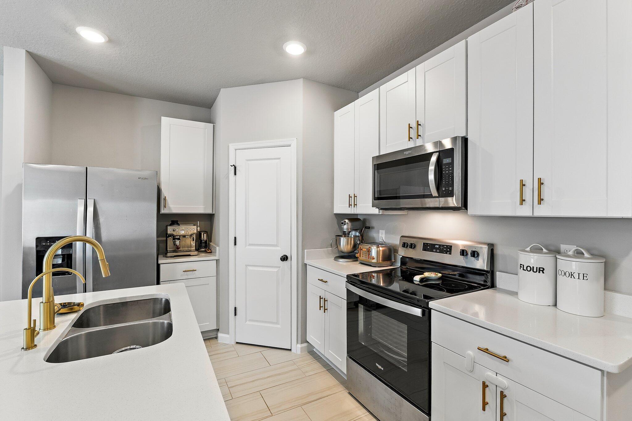 ENCLAVE AT MANGONIA PARK - Residential