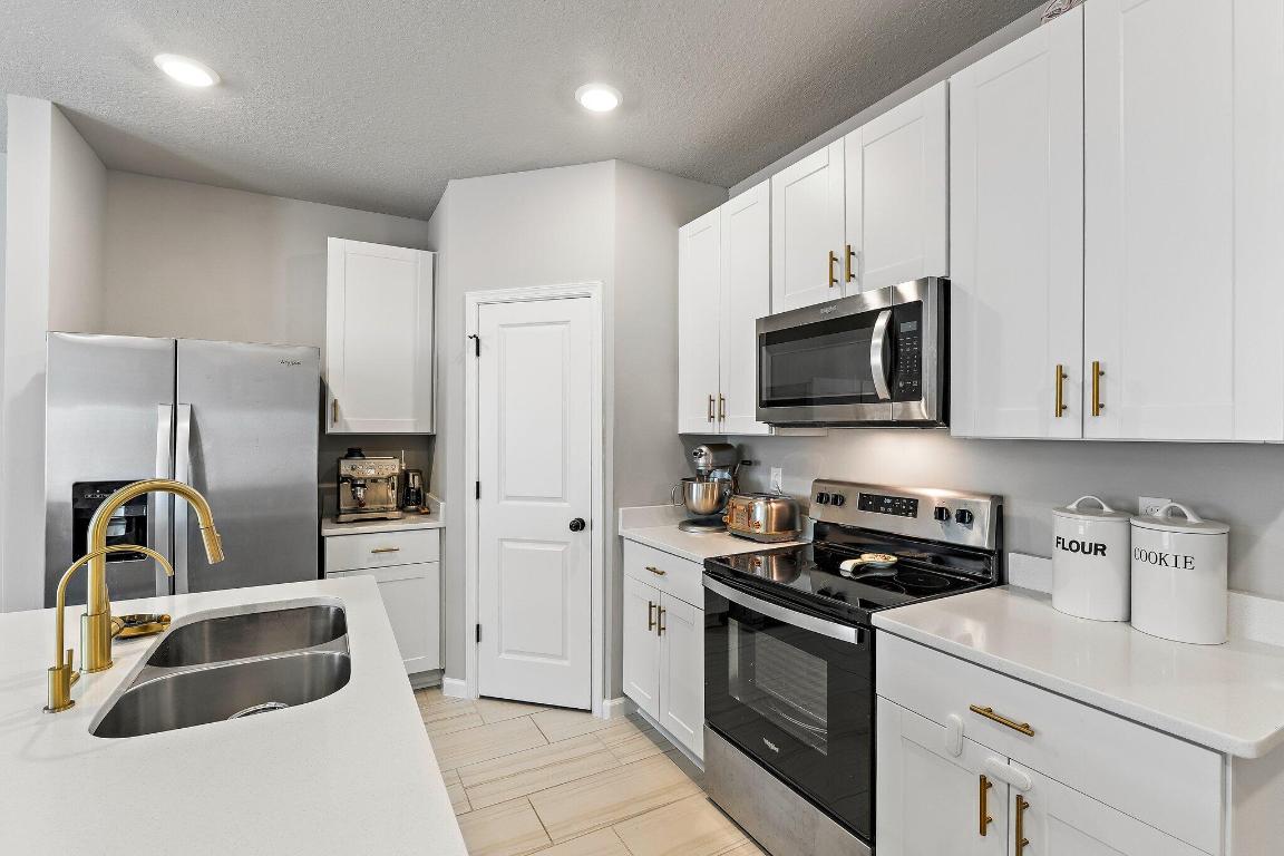 ENCLAVE AT MANGONIA PARK - Residential